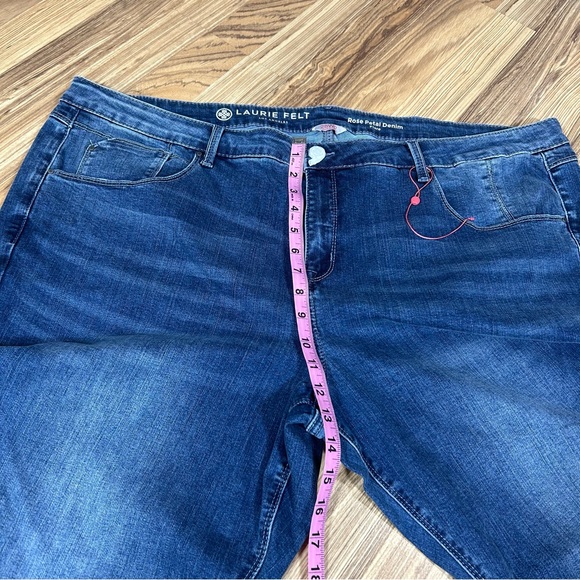 Laurie Felt Rose Petal Denim Relaxed Flare Jeans New Size 28 WP Blue Plus Size - Picture 3 of 8